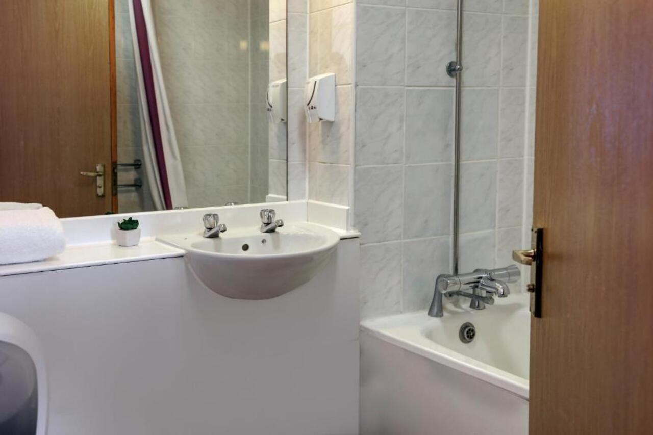 Orchid Epsom; Sure Hotel Collection By Best Western Luaran gambar